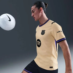 Camisa Barcelona Nike II 2025/26 Jogador Masculina - Bege+Preto